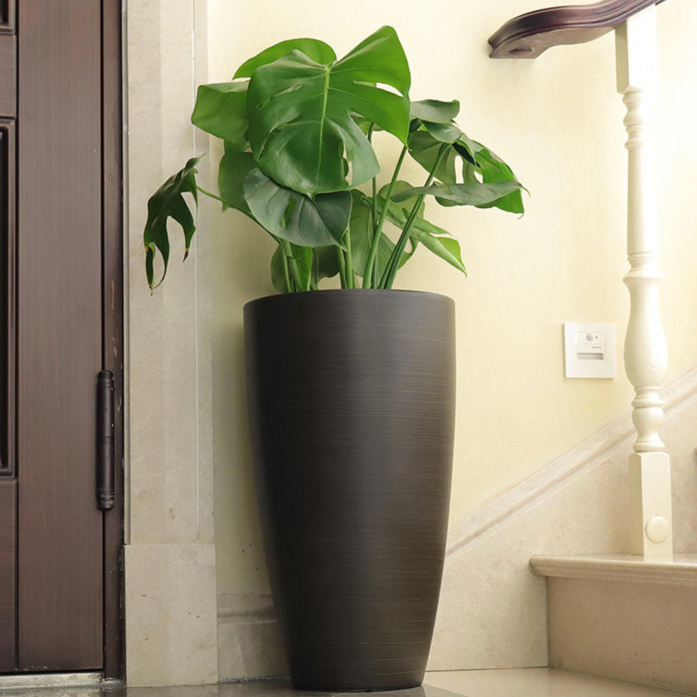 Modern Round Plastic Home Décor