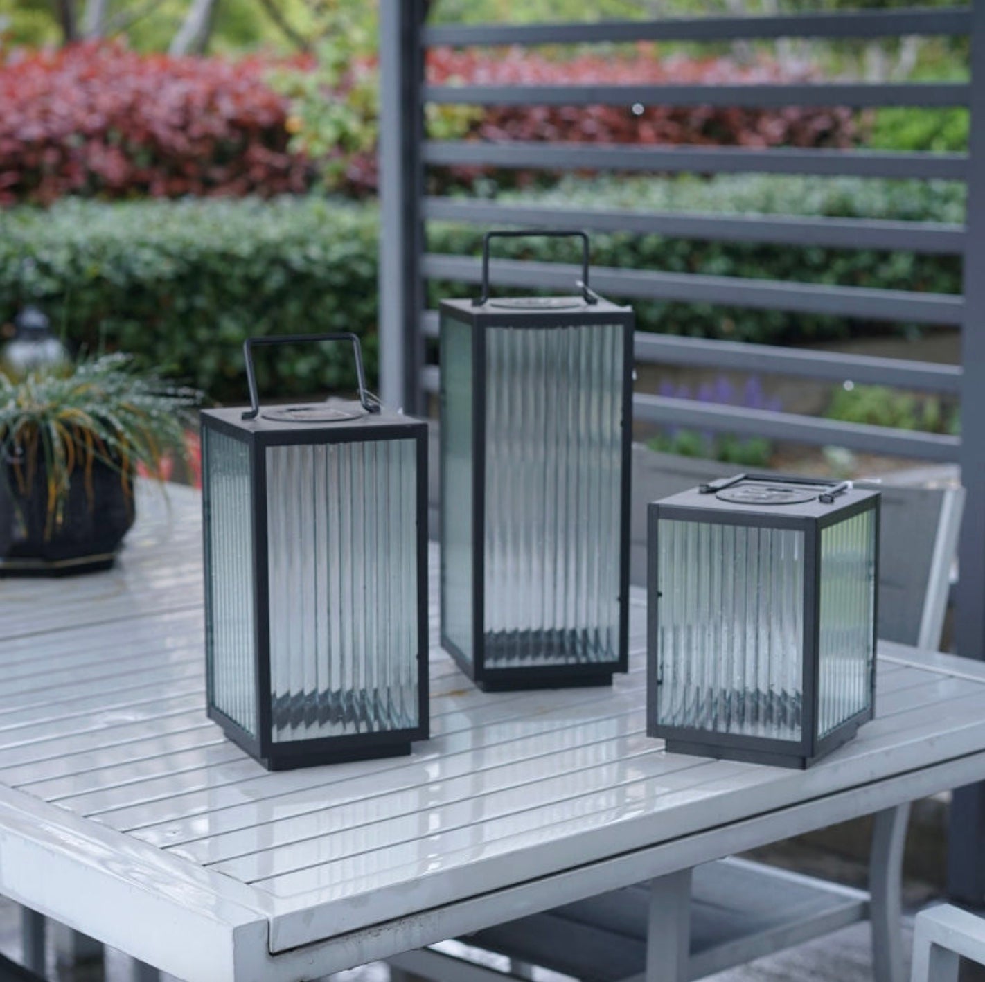Vertical Striped Iron Solar-Powered Outdoor Light